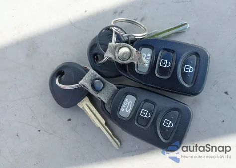 2011 Hyundai Elantra Limited (Ulsan Plant) from USA, damaged, VIN KMHDH4AE7BU087026